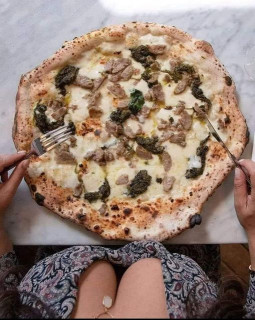 pizza con mozzarella.jpg